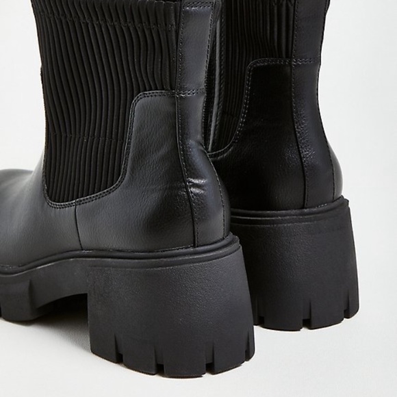 NEW TORRID FAUX LEATHER CHELSEA BOOTIE - Picture 3 of 5